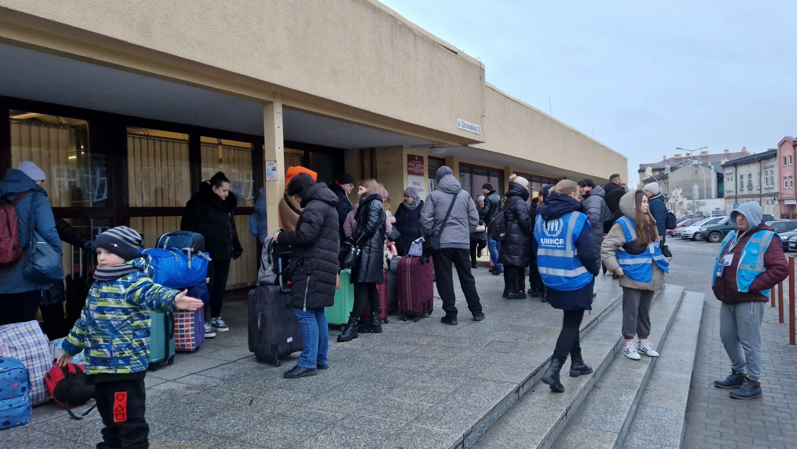 À la gare de Przemyśl, les familles rentrent en Ukraine